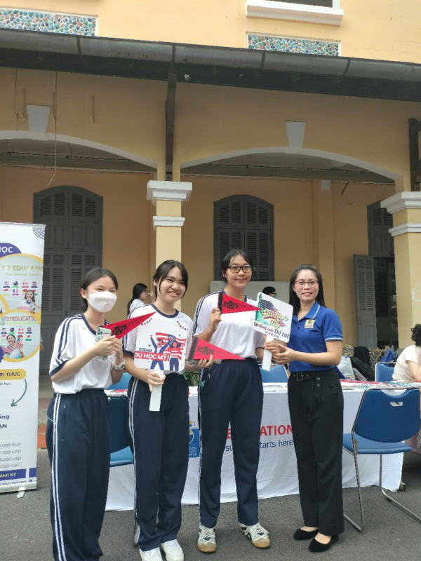 A-State ghé thăm THPT Nguyễn Thị Minh Khai - TP.HCM