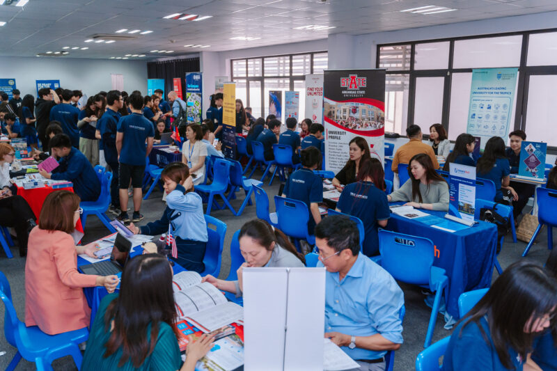 A-State ghé thăm TH School Hà Nội
