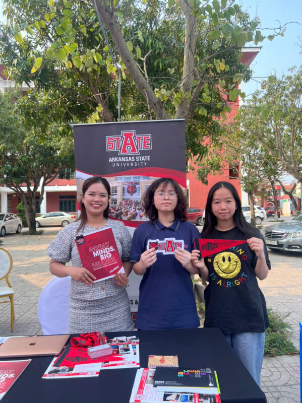 A-State ghé thăm các trường THPT tại TP. Vinh, Nghệ An