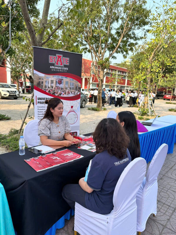 A-State ghé thăm các trường THPT tại TP. Vinh, Nghệ An