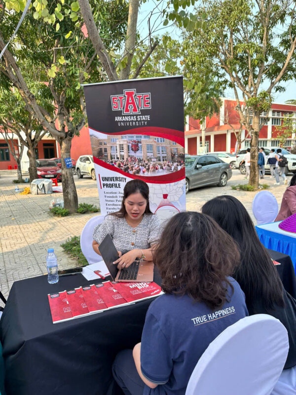 A-State ghé thăm các trường THPT tại TP. Vinh, Nghệ An
