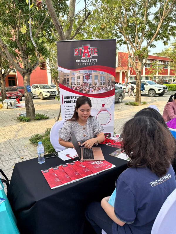A-State ghé thăm các trường THPT tại TP. Vinh, Nghệ An