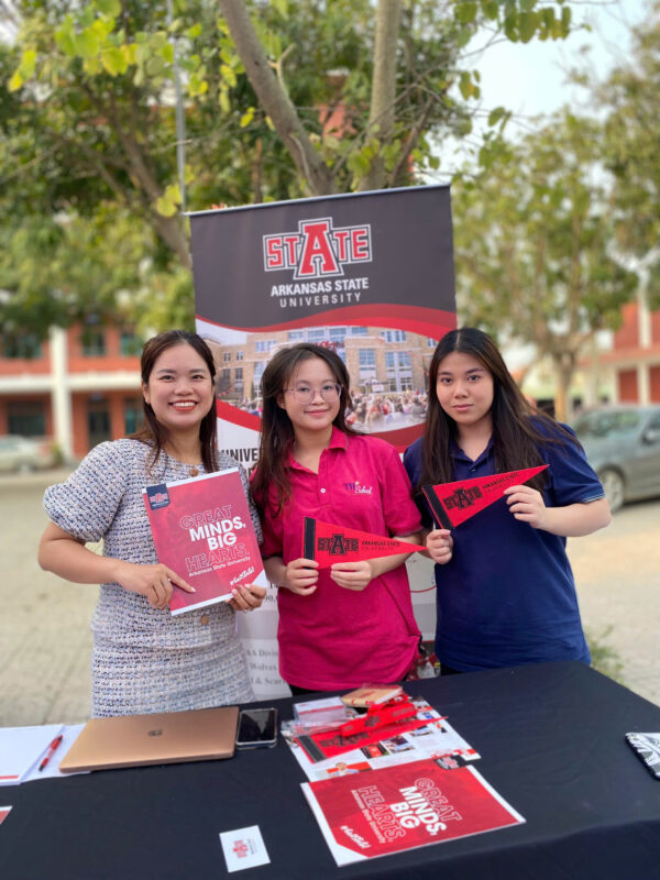 A-State ghé thăm các trường THPT tại TP. Vinh, Nghệ An