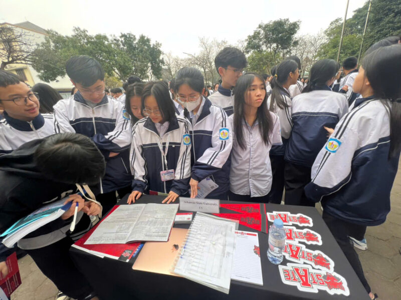A-State ghé thăm các trường THPT tại TP. Vinh, Nghệ An