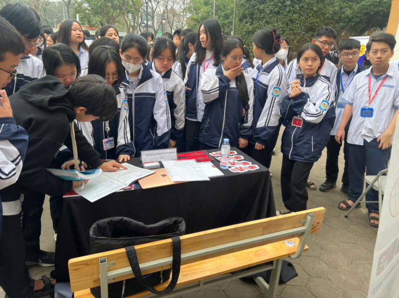 A-State ghé thăm các trường THPT tại TP. Vinh, Nghệ An