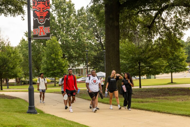 Bầu không khí học đường sôi động: Ngày đầu tiên quay trở lại Đại học Bang Arkansas kỳ Thu 2025