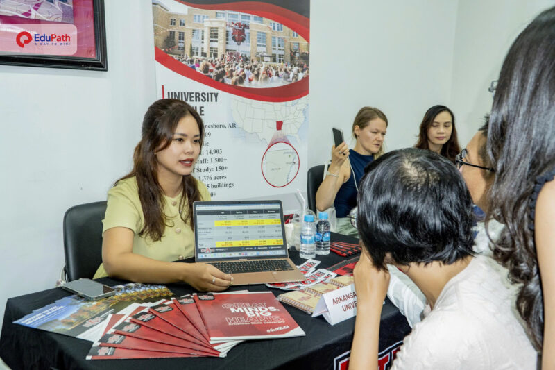 A-State Việt Nam tham gia sự kiện định hướng du học, khẳng định cam kết với sinh viên Việt