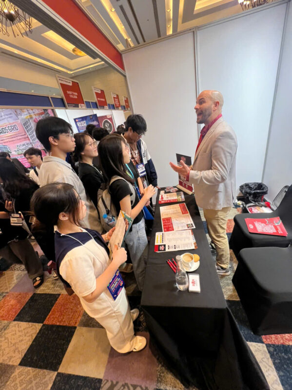Đại học Bang Arkansas (A-State) Gặp Gỡ Học Sinh, Sinh Viên Việt Nam tại Vietnam Education Fair 2025